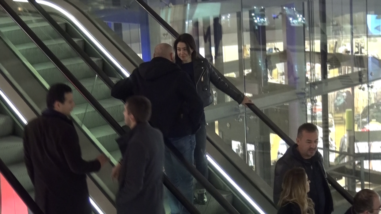 Bogdan Stelea & iubita plătesc parcarea ”fifty-fifty”!