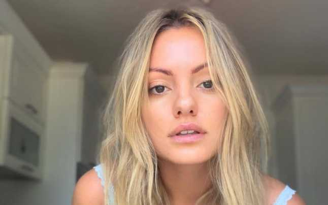 Alexandra Stan a încins atmosfera pe plajă! O altă ședință foto topless la malul mării face ravagii pe Internet