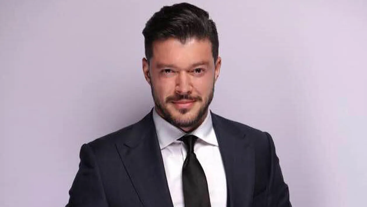 Fanii l-au luat la rost pe VICTOR SLAV, după ce s-a pozat AŞA! Iubitul BIANCĂI DRĂGUŞANU le-a dat imediat replica