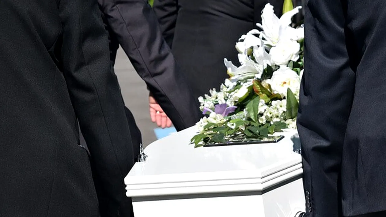 O femeie și-a scris în testament că familia nu are voie să participe la înmormântarea ei