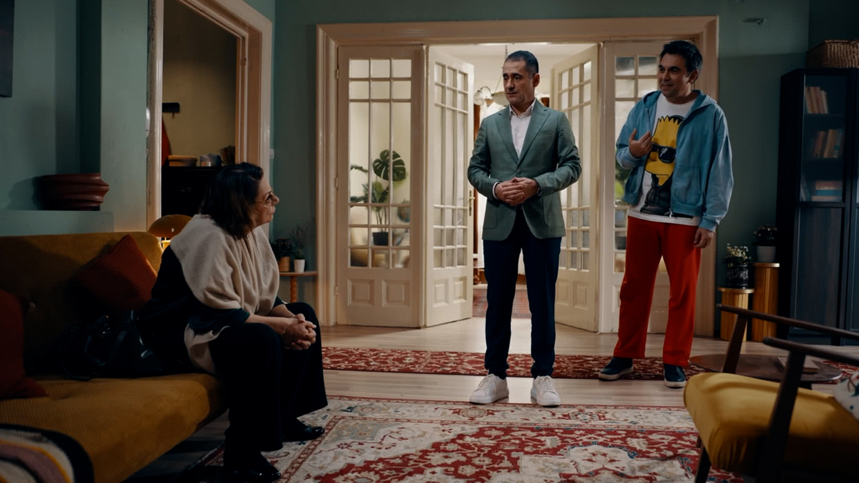 „Mă mut la mama”, o comedie despre familie și toate problemele ei. Primele imagini de pe platourile de filmare
