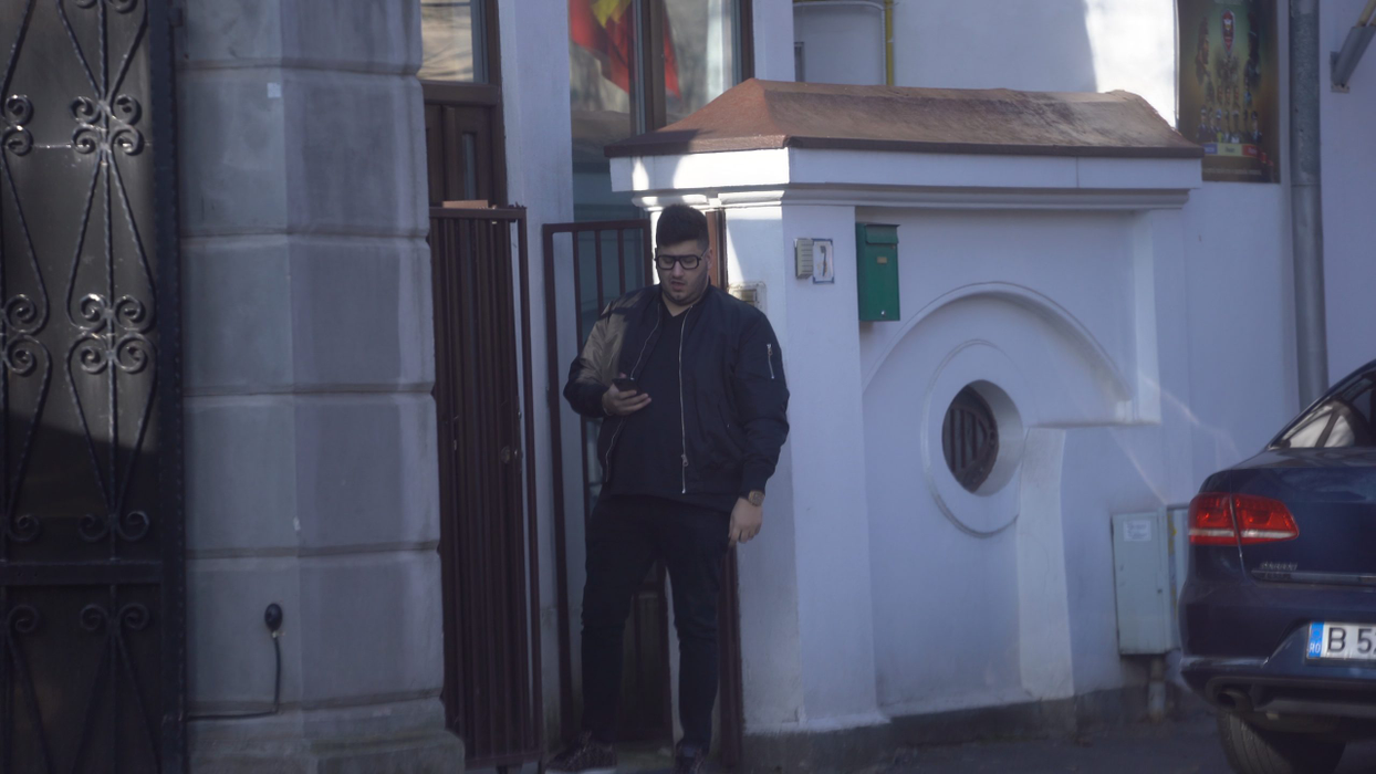 Gabriel Oprea junior i-a făcut o vizită tatălui său, la sediu