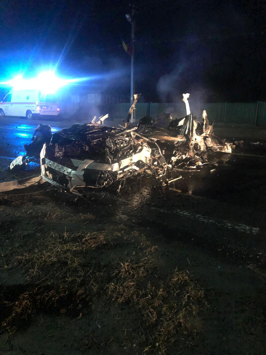 Accident mortal în Prahova, unde un TIR, o autoutilitară și 2 mașini s-au ciocnit! După impact, a urmat un incendiu