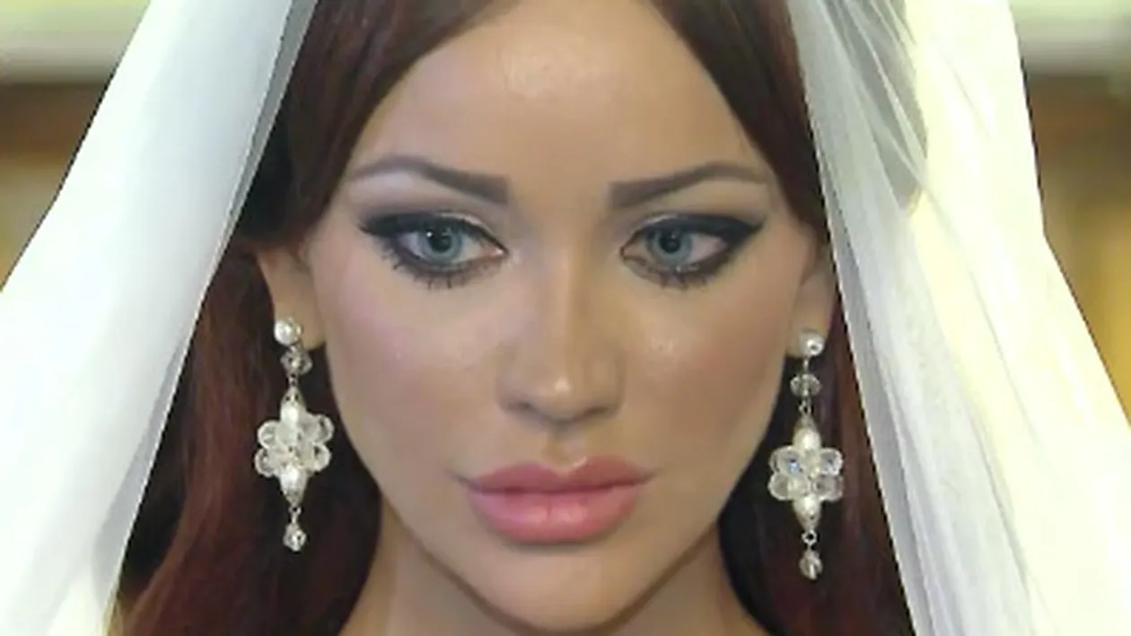 Bianca vrea să fie sefă in căsnicia ei! Roscata l-a călcat pe Victor pe picior, in biserică! Vezi cum a reactionat el