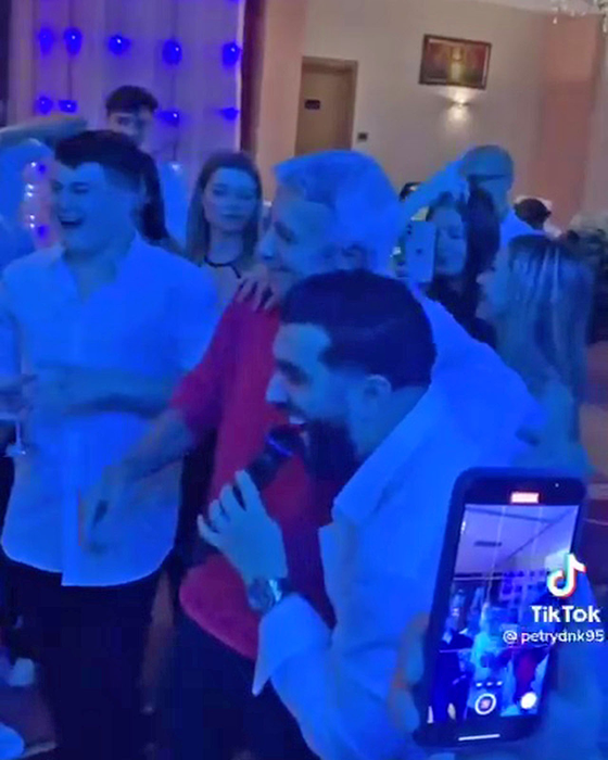 Tzancă Uraganu și Dan Diaconescu, la petrecere/ Sursă video: captură video