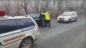 Acest bărbat a încercat să fugă de Poliţie, dar a fost urmărit şi arestat ca-n filme! Imaginile au devenit virale într-un timp record