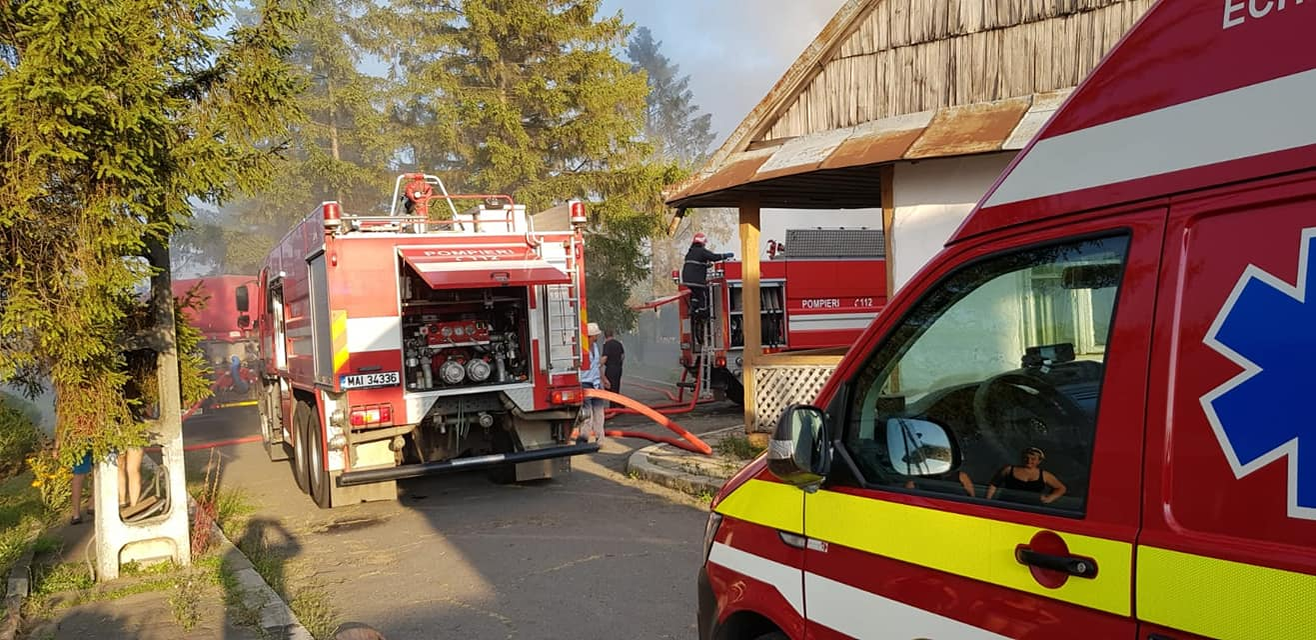 Incendiu la Mănăstirea Agafton din Botoșani. Flăcările au distrus multe bunuri