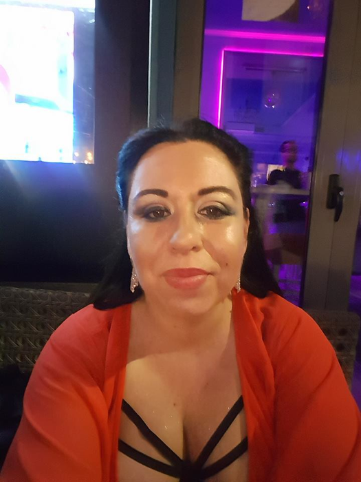 Oana Roman işi va reduce sanii si abdomenul