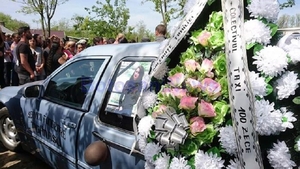 Petronela, tânăra din Botoșani ucisă cu 30 de lovituri de cuțit, înmormântată în rochie de mireasă! Imagini sfâșietoare