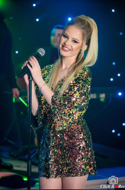 Cum a fost cerută de nevastă, ”viclenește”, cântăreața Andreea Ciocotișan: ”Nu-mi venea să cred!”