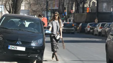 Iulia Albu este o eleva silitoare! Merge la toate cursurile facultatii de Arte si este si bursiera!