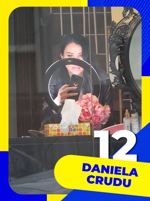 TOP 30 VEDETE care fac live-uri, story-uri și selfie în public, dar… Cum arată din celălalt unghi! Nici dacă te chinuiai nu le prindeai așa!