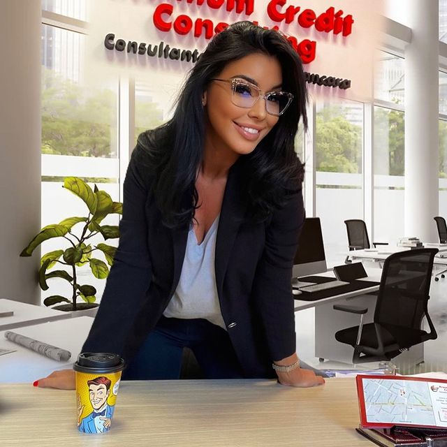Roxana e o super-bunăciune printre brokeri