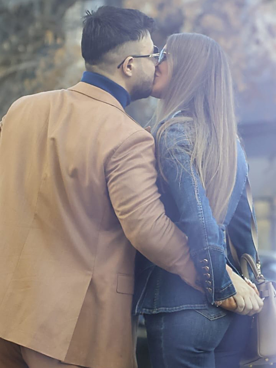 Milionarul și diva s-au sărutat în mijlocul străzii SURSA: CANCAN.RO