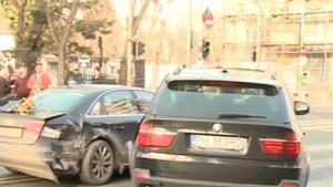 Accident grav în centrul Capitalei. Şoferul vinovat era sub influenţa unor substanţe şi a devenit violent