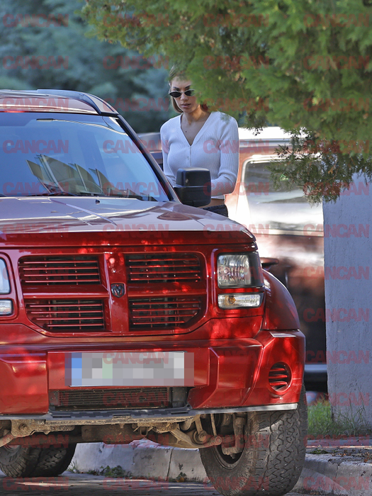 Olga îi conduce mașina lui CRBL