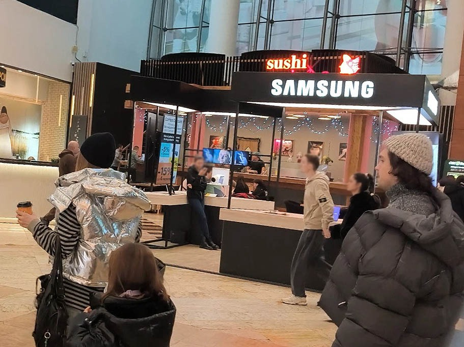 Oana Matache si Radu Siffredi si-au făcut siesta in mall, alături de copiii vedetei