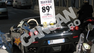 Cel mai smecher roman din Paris! Isi inchiriaza Ferrari-ul luat pe credit cu 89 euro pe 20 de minute, ca sa-si plateasca ratele pentru masina de 200.000 de euro