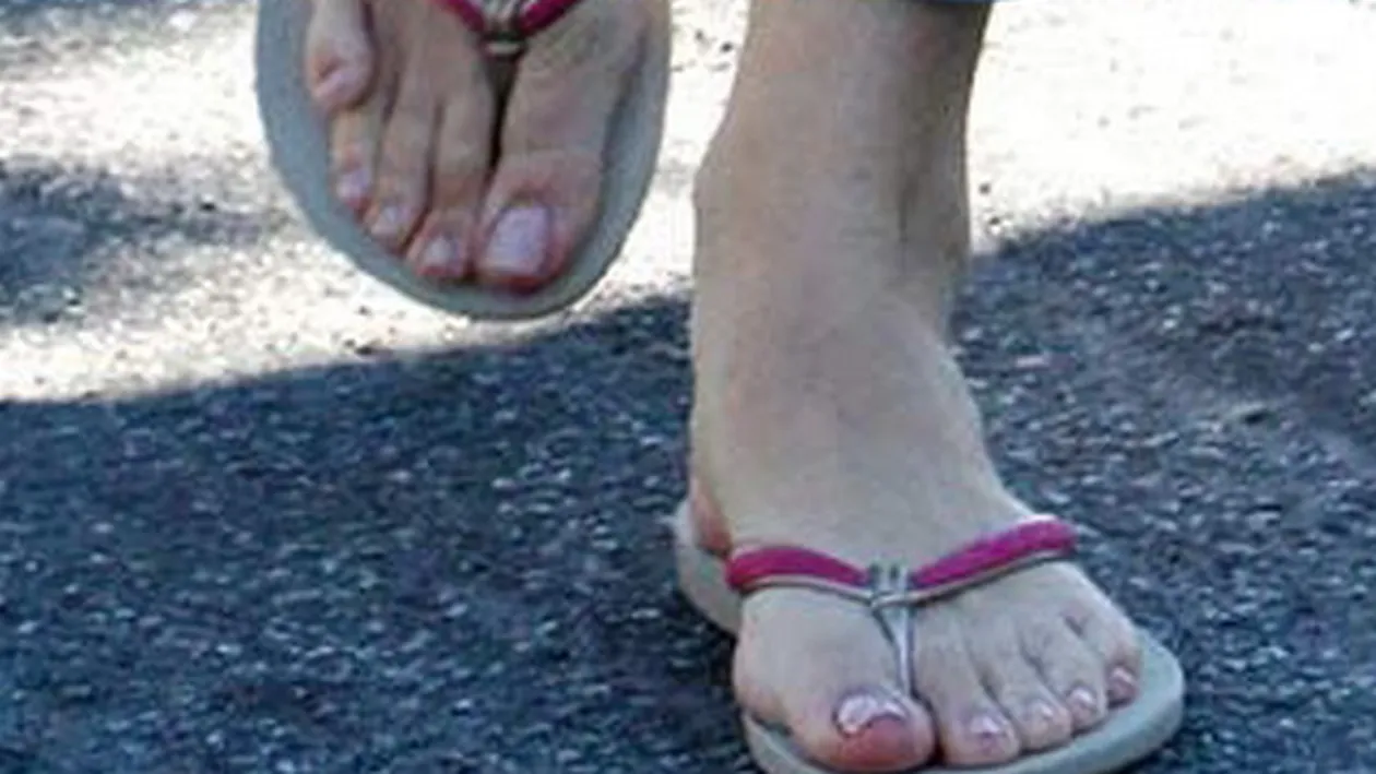 Dive sexy? Uite ce picioare urate au unele dintre cele mai frumoase femei din lume. Naomi Campbell, printre vedetele criticate