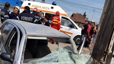 Accident cumplit la Tărtășești, în Dâmbovița. O femeie de 34 de ani și un copil, grav răniți