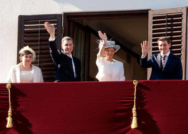 Trei zile de doliu naţional în Romania, în urma decesului Regelui Mihai I! Când vor fi acestea