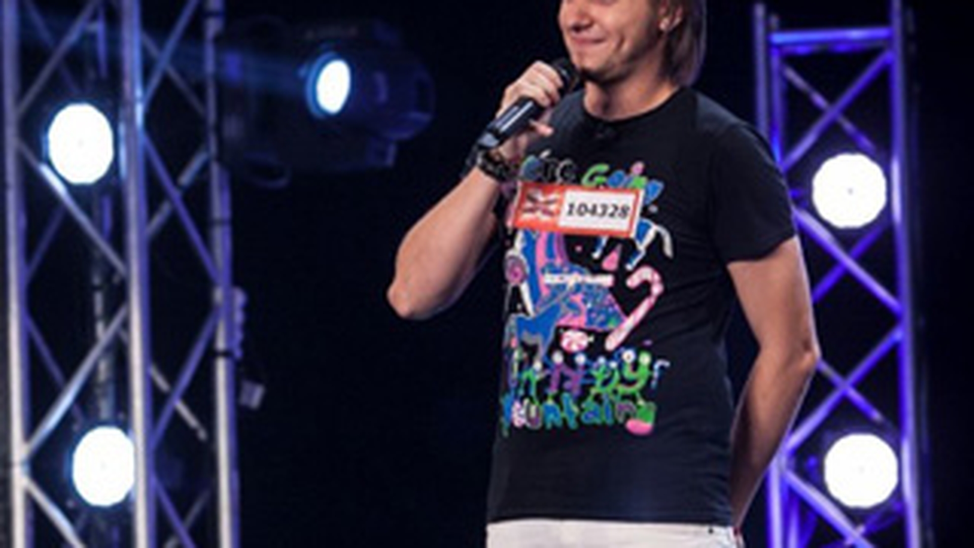 Cosmarul unui concurent la X Factor! Andrei Chifu rupe tacerea pentru CANCAN.ro:  "Am stat noua ore mort de foame sI de sete, intr-o caldura de 50 de grade, ca sa ajung sa fiu injurat de Cheloo"