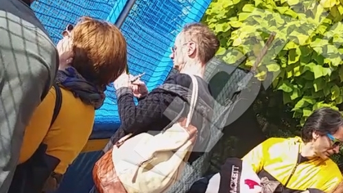 Nu l-ai vazut niciodata ASA! Mihai Albu si-a scos fetita in parc! Uite cat de mult a crescut micuta Mikaela!