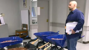 Acest afacerist şi-a plătit taxele la stat cu 300 de mii de monede aduse în roabe! E incredibil ce a urmat