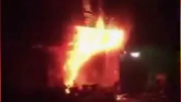Tragedie într-un club de karaoke! 18 oameni au ars de vii! A blocat ieșirea cu motocicleta și apoi a dat foc VIDEO
