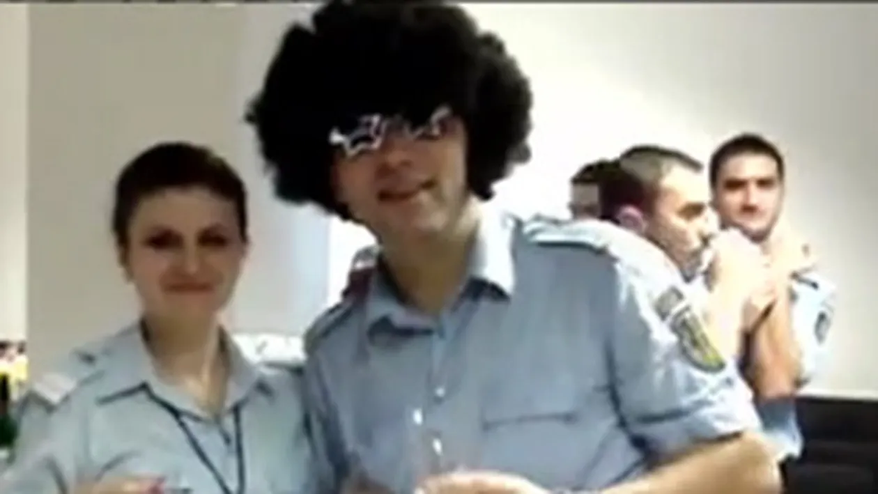 VIDEO Demential! Petrecere cu manele si sampanie in aeroport! Brigada Antitero a SRI a facut un chef monstru: Ne-am saturat de munca, da-o-n m**tii ma-sii