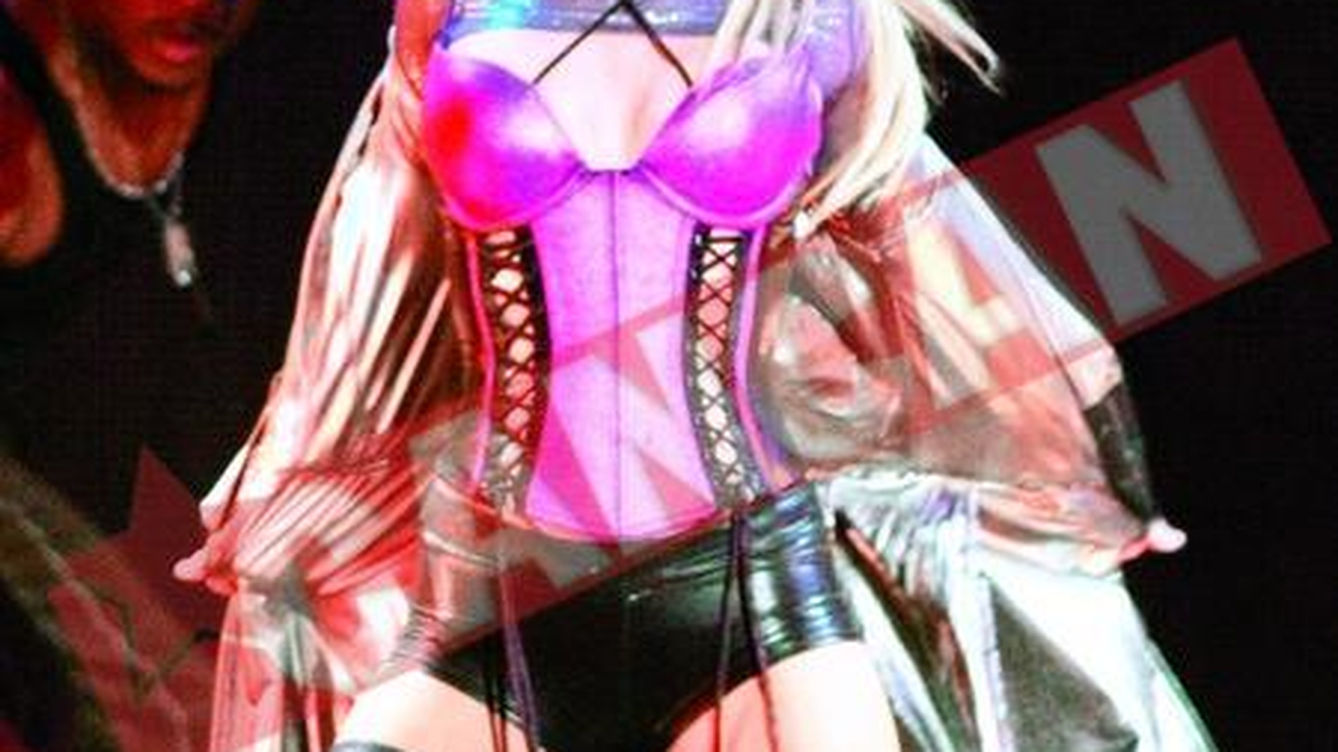 Britney a umilit-o pe Victoria Beckham