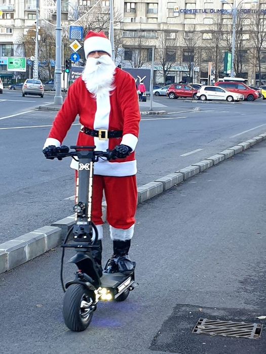 Surpriză pe străzile din București! Cu cine s-au întâlnit șoferii și pietonii prin centrul orașului. Imaginile au devenit virale