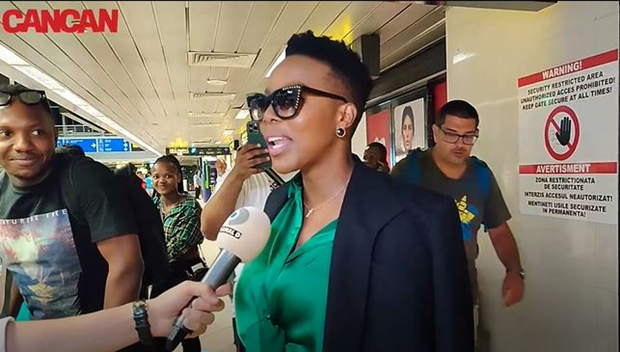 Nomcebo Zikode a cântat și a dansat în aeroport (Foto: CANCAN.RO)