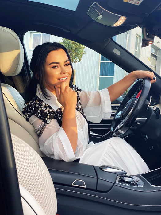 Adevărul despre relația lui Carmen de la Sălciua cu Alex Bodi: “Îi trimitea poze cu ea și mesaje”. Artista i-a împrumutat Lamborghini-ul cu 2.000 de euro