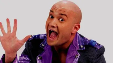 Mihai Bendeac si-a pupat iubita pana i-a luat tot rujul! Imagini graitoare despre cum un barbat poate sa se rujeze fara sa vrea