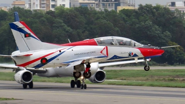 Avion militar prăbuşit în lac, într-o misiune pe timp de noapte. Nu există supravieţuitori