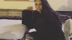 Divorţează, dar o sponsorizează! Laurette a scăpat ”porumbelul” LIVE