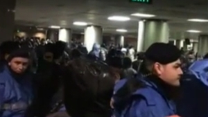 Incidente în Piaţa Universităţii între protestatari şi jandarmi