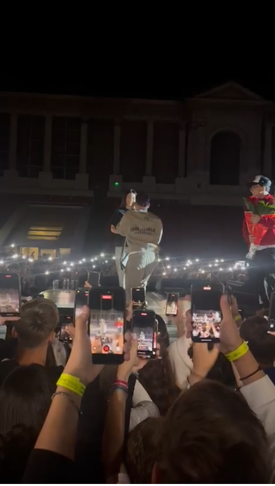 A cerut-o de soție pe scenă, în timpul concertului! Fiul lui Costel Biju s-a logodit cu frumoasa Antonia