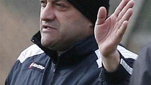 Cel mai sexy offside! Balint, prins in timp ce se holba la posteriorul unei vedete. Culmea, e vorba de ex-iubita unui fotbalist