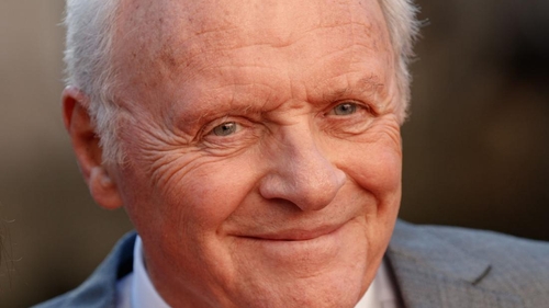 Anthony Hopkins, confundat cu un om al străzii: ”Ai putea să-ți duci căruciorul acolo!”