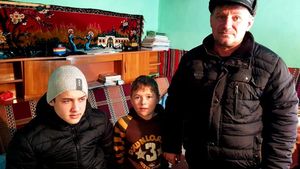 Au fost vânduți de mamă pentru trei țigări. Ce s-a ales, ulterior, de doi puști din Ferești, județul Vaslui