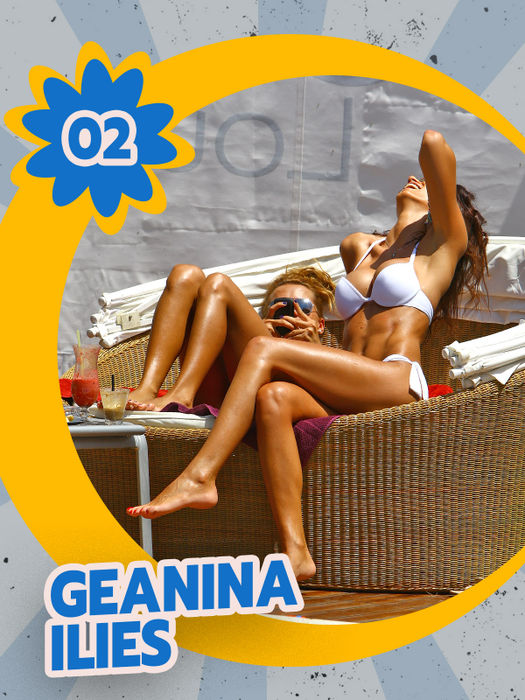 TOP 30 de vedete care şi-au etalat picioarele lungi şi bronzate la piscină. Blonde, brune și roșcate sunt complet dezinhibate!