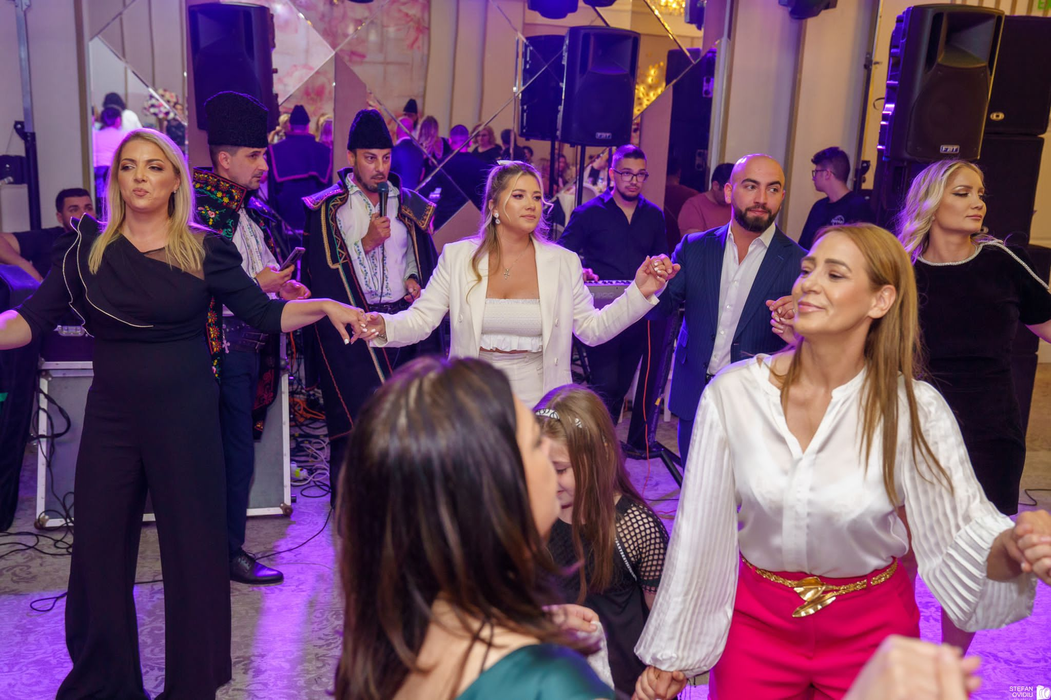 Mara Bănică, botez fastuos pentru fetița sa! 300 de invitați s-au distrat pe cinste la un restaurant de lux din Capitală