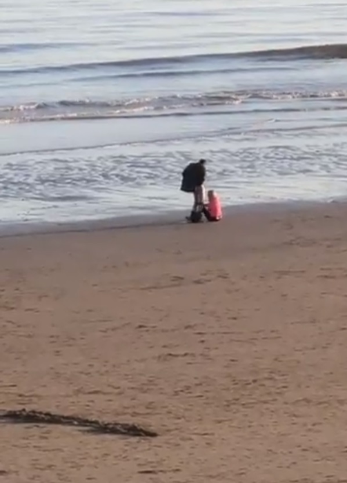 Scene halucinante chiar de Anul Nou! Au făcut amor sălbatic în fața trecătorilor. FOTO