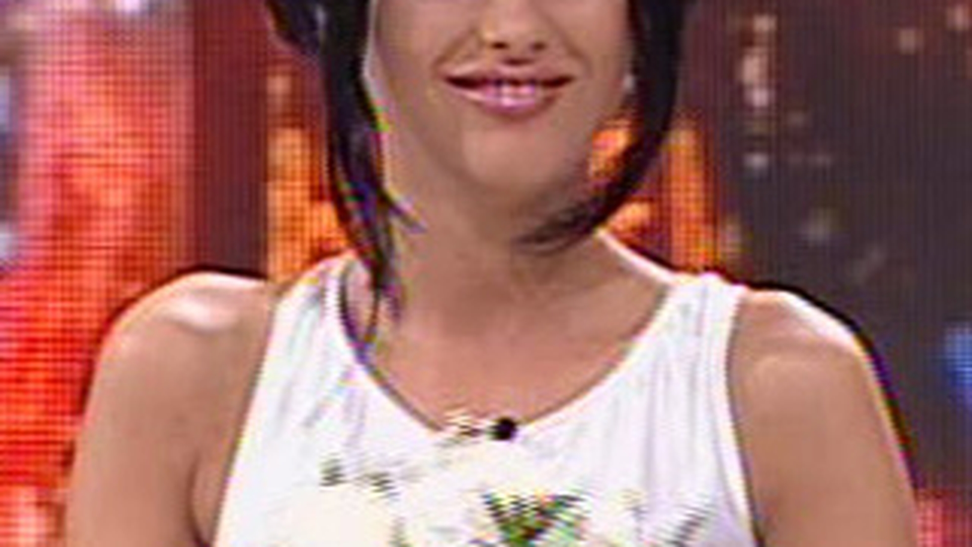Daniela Crudu i-a dat "fatala" lui Mihai Costea! Bruneta a venit la tv in rochie de mireasa