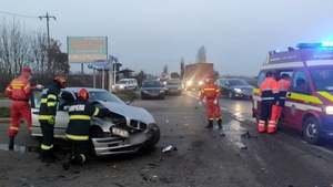Accident grav în județul Dâmbovița! Impact puternic între trei mașini. Mai multe persoane au fost rănite