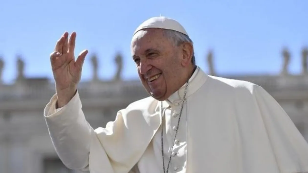 Avionul Suveranului Pontif a intrat în spațiul aerian al României