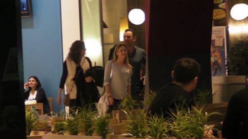 Roxana Ionescu suspect de apropiata de un barbat cu care a iesit in oras, la masa! Vezi cum s-a terminat intalnirea dintre ei!