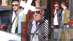 L-am filmat pe Mitică Popescu în timp ce...